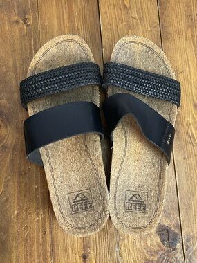 Reef women’s size 8 Cushion Vista Hi sandals black